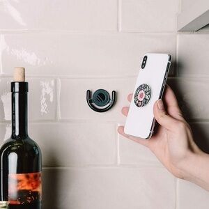 ✨Popsocket sticky mount